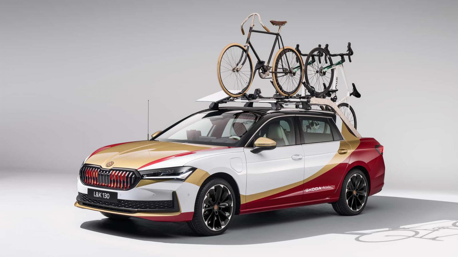 Το Skoda Superb έγινε Pick-up με περίεργη πίσω πόρτα!